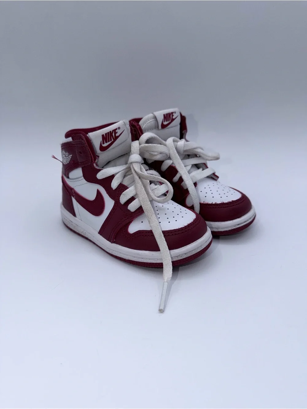 Nike Air Jordan 1 Retro High OG - Size 5.5